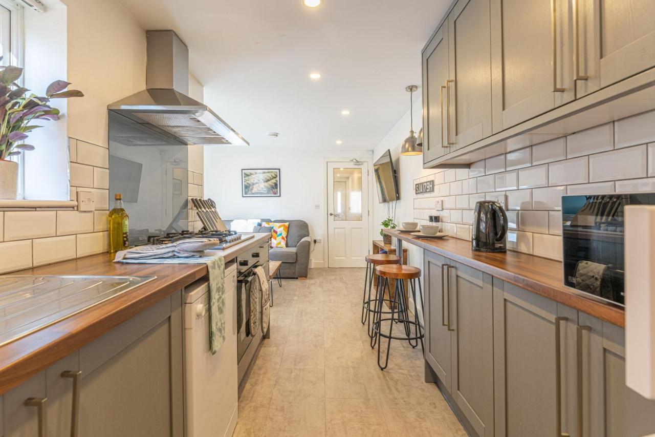 Stylish 5-Bed Home, Each With En-Suite And Own Tv Coventry Exterior foto